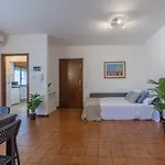 Guesthost - Pontelagoscuro Huge & Residential Apartment *