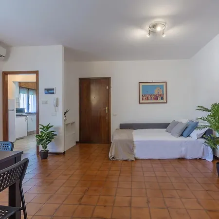 Guesthost - Pontelagoscuro Huge & Residential Daire *
