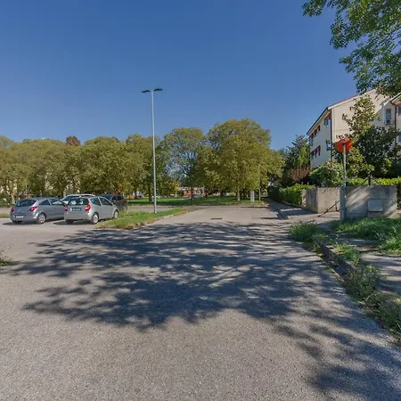 Guesthost - Pontelagoscuro Huge & Residential Daire