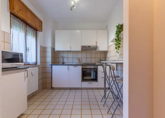 Guesthost - Pontelagoscuro Huge & Residential Appartement